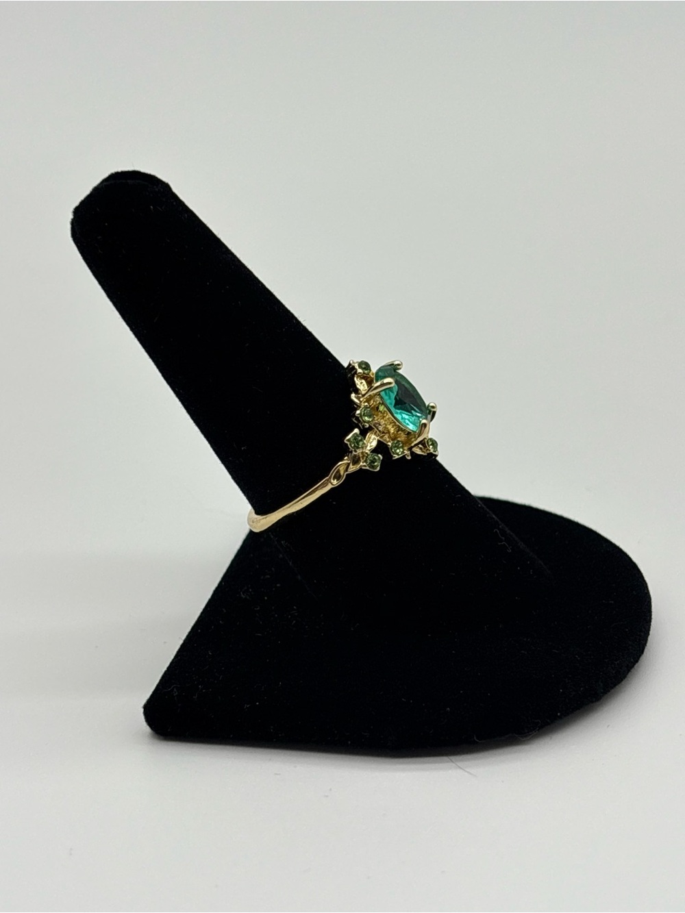 Gold Emerald Green Halo Ring Size 9 Women Jewelry - Picture 2 of 4